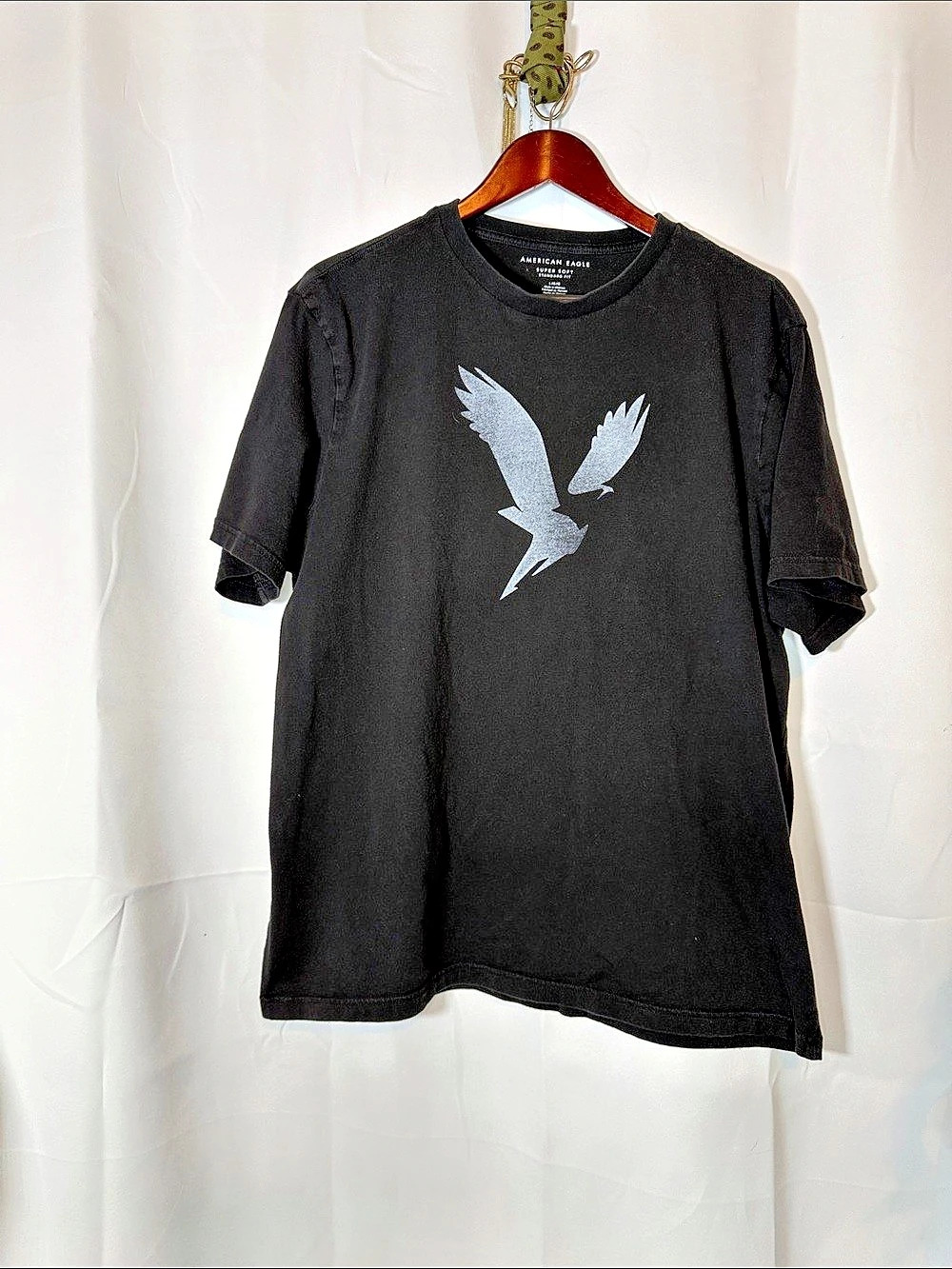 American Eagle Super Soft Standard Fit T-Shirt Graphic Black & Gray Large